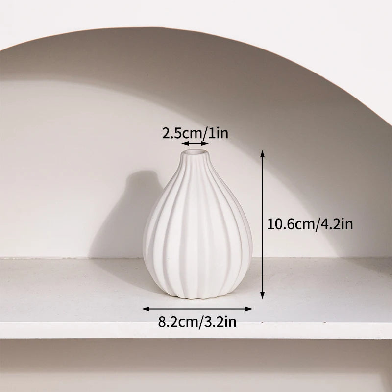 Ribbed Round shape — 10.6 cm matte white vase